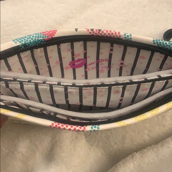 BRAND NEW BETSEY JOHNSON DOUBLE POUCH WRISTLET!!! - Picture 2 of 4